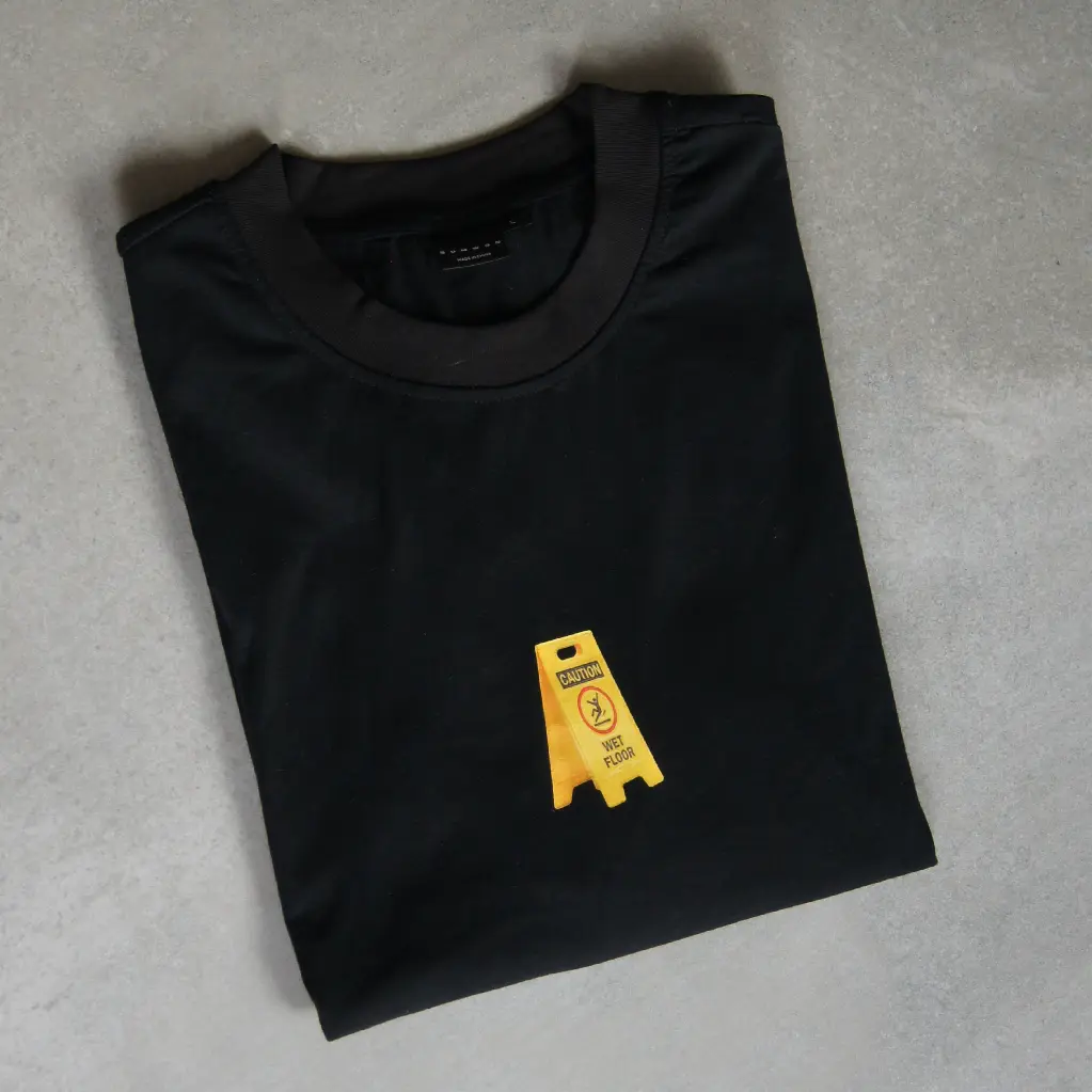 REMERA PISO MOJADO NEGRO (L) 