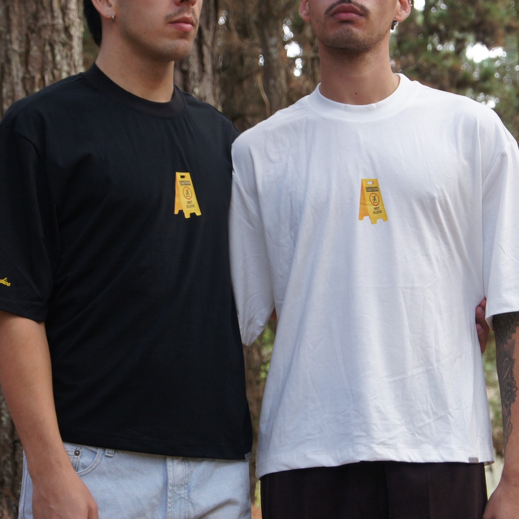 REMERA PISO MOJADO NEGRO (L) 
